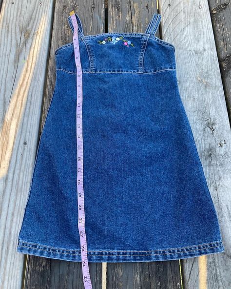 ❌ sold ❌ Y2K Vintage Old Navy Denim Dress 💙 Pretty much as Y2K as you can get Tagged 5 🩷Please bid in increments of $5🩷 💜 Bidding ends March 24 @5 pm EST (last minute bidding will extend auction to keep things fair)💜 ✅PayPal/Venmo/Zelle accepted ✅ ‼️Payment due within 2 hours of me contacting highest bidder (exceptions made for drastically different time zones)‼️ ❌Bidding/Claiming and then ghosting or non payment will result in blocking (please do not waste my time) ❌ 📦US shipping start... Highest Bidder, Vintage Old Navy, Wasting My Time, Dress Pretty, Pinky Promise, Time Zones, Pretty Much, Y2k Vintage, Last Minute