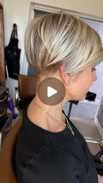 Kort Bob, Corte Bob, Short Hair Pixie Cuts, Pixie Haircut For Thick Hair, Growing Out Short Hair Styles, Short Hair Undercut, Caramel Highlights, Corte Pixie, Latest Short Hairstyles