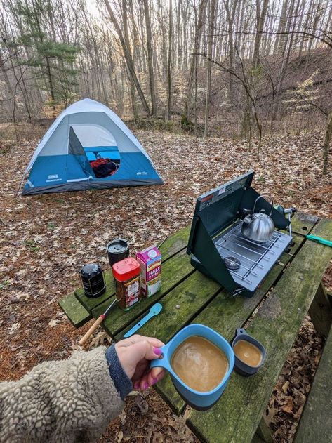 26 Camping Setup Ideas Gearing Up for the Great Outdoors | Fall camping ideas | Winter camping setup, camping hacks camping gadgets with friends couples Fall Camping Aesthetic, Simple Camping Meals, Camping In The Cold, Camping In Forest, Back Country Camping, Coastal Camping, Camping Dinner Ideas, Vw Minibus, Campfire Snacks