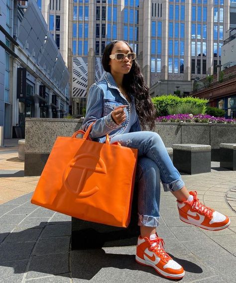 Orange Sneakers Outfit Women, Orange Sneakers Outfit, Jordans Sneakers Outfit, Jordan Style, Tennis Outfits, Sneaker Outfits Women, Sporty Spice, Orange Sneakers, Personal Closet