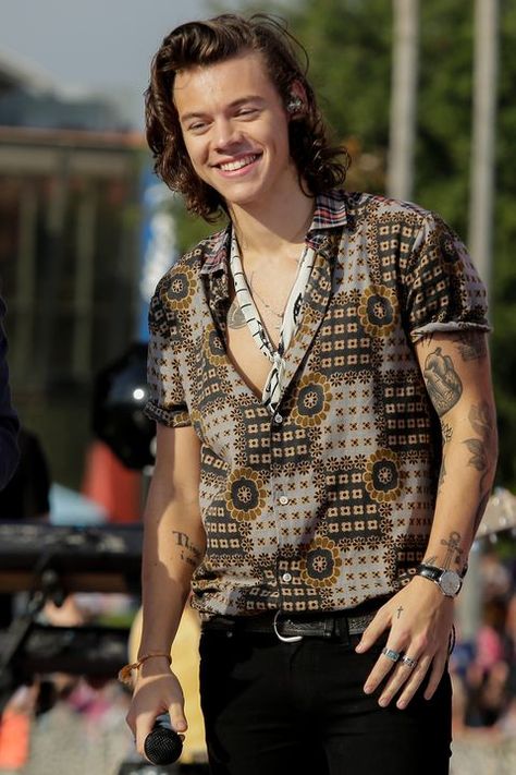 Harry Styles's Greatest Looks Prince Harry Styles, Princ Harry, Prince Hair, One Direction Harry Styles, Hedi Slimane, Harry Styles Wallpaper, One Direction Harry, Harry Styles Pictures, Harry Styles Photos