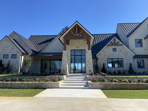 Craftmans House Exterior, Craftmans Style House, Modern Craftsman House Exterior, Craftmans House, Contemporary Craftsman Home, Modern Craftsman House, Craftsman House Exterior, Modern Craftsman Home, Lake Houses Exterior