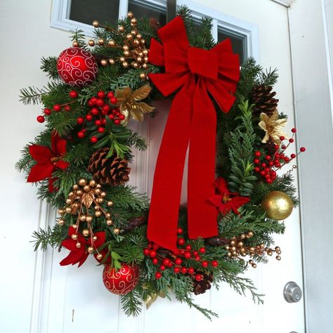 How To Make a "Gourmet" Homemade Christmas Wreath & Simple Advent Wreath Cheap Christmas Wreaths, Christmas Wreath Designs, Homemade Christmas Wreaths, Outdoor Christmas Diy, Deco Table Noel, Christmas Door Wreaths, Christmas Wreaths To Make, Diy Outdoor Decor, Xmas Wreaths