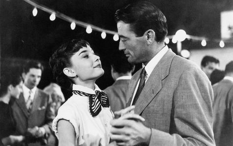 Roman Holiday Movie, Movie Analysis, Audrey Hepburn Roman Holiday, Audrey Hepburn Movies, Best Romantic Comedies, Jennifer Jones, Gregory Peck, Bryan Cranston, Romantic Photos Couples