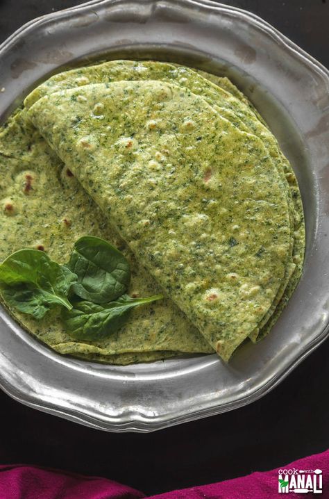 Homemade spinach tortillas are so much better than the store bought stuff! Use them to make burritos, wraps and much more! Spinach Tortillas, Crunchwrap Supreme, Spinach Tortilla, Tarte Fine, Tortilla Recipe, Homemade Tortillas, Spinach Recipes, Dinner Rolls, Vegan Eating