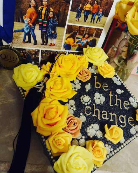 Yellow roses on graduation cap Graduation Cap Designs Yellow, Yellow Graduation Cap, Graduation Hat Designs, Graduation Gown And Cap, Graduation Cap Decoration Diy, Cap Graduation, Cap Decoration, Graduation Gown, Graduation Cap Designs