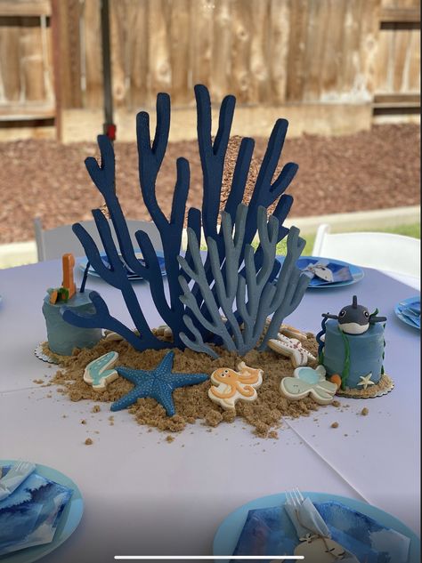 Under The Sea Center Piece Ideas, Ocean Birthday Centerpieces, Aquamarine Theme Party, Reef Decoration Ideas, Oneder The Sea Centerpieces, Ocean Centerpiece Ideas, Under The Sea Tablescape, Ocean Party Centerpieces, Under The Sea Baby Shower Centerpieces