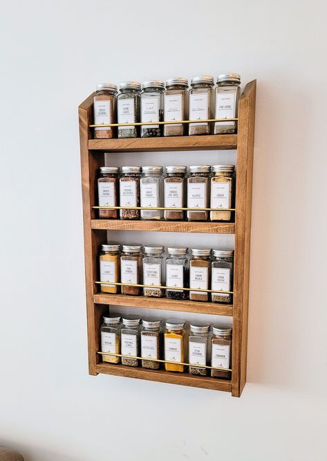 Kitchen Pantry Organization Storage, Rustic Kitchen Pantry, Diy Spice Jars, Kitchen Wall Organizer, Kitchen Spice Storage, Wall Spice Rack, Spice Jar Storage, Kitchen Pantry Organization, Wall Mounted Spice Rack