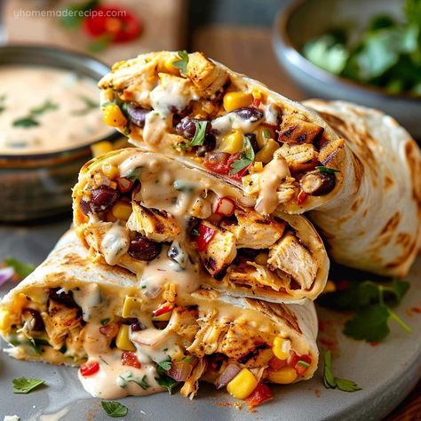 Southwest Chicken Wraps, Wrap Ingredients, Dinner Board, Chicken Fresh, Burrito Recipe, Chicken Wrap Recipes, Chicken Lunch, Southwest Chicken, Chicken Wrap