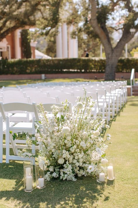 Sarah + Michael — CREATIVE LIGHT Minimal Aisle Flowers, Ceremony Back Of Aisle Flowers, Floral For Ceremony, Flowers At Beginning Of Aisle, Outdoor Garden Ceremony, Isle Arrangements Wedding, White Flower Reception, Wedding Aisle Minimalist, Simple Elegant Wedding Ceremony Decor