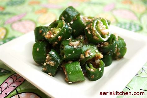 Green Pepper MuChim | Aeri's Kitchen | Cooking Korean Recipes & Food Korean Okra Recipe, Korean Peppers Recipe, Korean Peppers, Lazy Food, Korean Banchan, Asian Veggies, Korean Food Side Dishes, Green Korean, Green Pepper Recipes