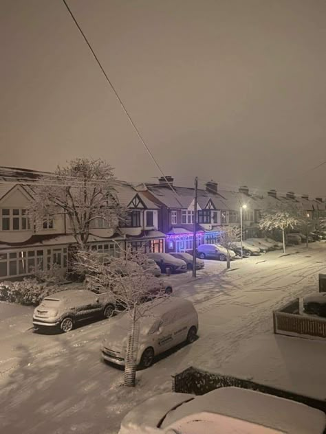 Uk Snow Aesthetic, Christmas Uk Aesthetic, British Winter Aesthetic, Christmas Aesthetic London, Uk Christmas Aesthetic, Uk Winter Aesthetic, Winter London Aesthetic, British Christmas Aesthetic, Snow In Uk