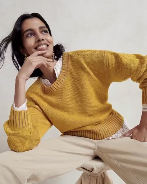 Mustard Knit Sweater Outfit, Yellow Sweater Outfit Aesthetic, Yellow Crewneck Outfit, Yellow Mustard Outfit, Mustard Yellow Sweater Outfit, Mustard Outfit Ideas, Mustard Sweater Outfit, Yellow Cardigan Outfits, Yellow Sweater Outfit