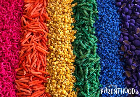 How To Color Dry Pasta For Sensory Play! March Sensory Bin, Pasta Sensory Bin, Prek Sensory, Colored Noodles, Shamrock Cupcakes, Rainbow Sensory, Rainbow Pasta, Dry Pasta, Preschool Sensory