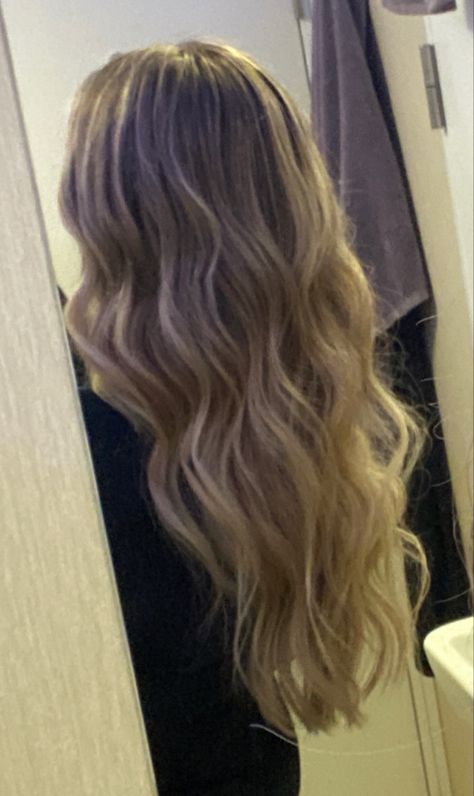 Curls For Medium Length Hair, Curled Hairstyles For Medium Hair, Loose Curls Hairstyles, Long Hair Waves, Light Curls, Wavy Hairstyle, Beach Wave Hair, Curls For Long Hair, Curling Iron Hairstyles