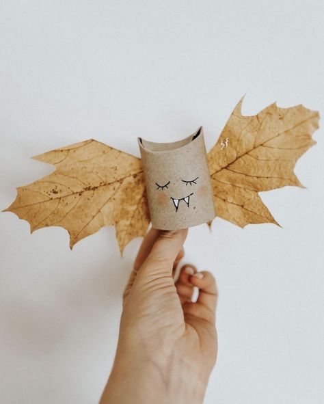 Toddler Halloween Decorations, Hobbit Crafts For Kids, Halloween Crafts For Teens, Toddler Arts And Crafts, Autumn Crafts, Halloween Diy Crafts, Crafty Kids, Toddler Art, Halloween Crafts For Kids