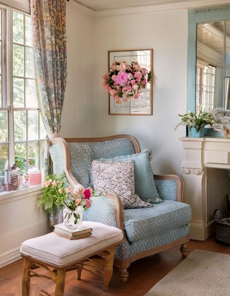 Floral Patterns and Ruffles English Cottage Living Room, Office Bedroom Ideas, Cozy English Cottage, Floral Couch, Country Style Living Room, Cottage Living Room, Pottery Barn Inspired, Outdoor Living Rooms, Cottage Living Rooms