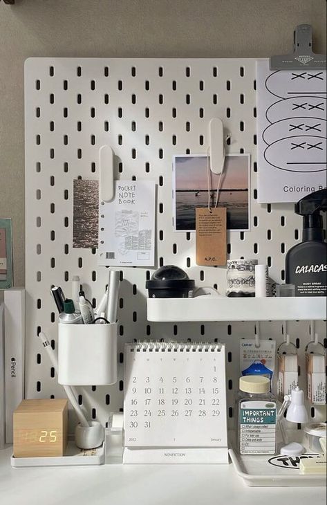 28 Great Pegboard Organization And Design Ideas Ikea Desk Pegboard Ideas, Desk Ideas Pegboard, Pegboard Office Ideas, Home Office Pegboard Ideas, Ikea Skadis Pegboard Ideas Office, Pegboard Above Desk, Pegboard Study Table, Ikea Desk Pegboard, Peg Boards Ideas