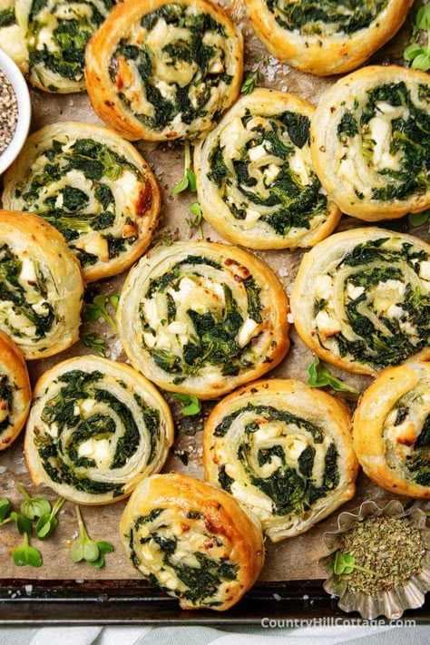 Savoury Cabinet Food, Finger Foods Appetizer Recipes Vegetarian, Spinach Wheels, Savoury Pinwheels, Baby Shower Lunch Menu Ideas, Spinach Pastry, Spinach Pinwheels, Savoury Party Food, Spinach Puff Pastry