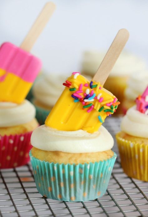 Summer Themed Cupcakes, Summer Cupcake, Beach Theme Cupcakes, Cake Mix Cupcakes, Popsicle Party, Summer Cupcakes, Lemonade Cupcakes, Diy Popsicle, Cupcake Wars