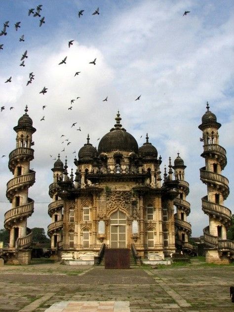 Tac Mahal, Indian Architecture, Havana Cuba, Amazing Pics, House Diy, Gothic Architecture, Diy Room, Islamic Architecture, Delhi India