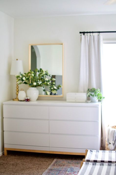 In this blog post I'm sharing a super simple ikea malm dresser hack diy! I am so in love with this insanely chic + easy Ikea hack that I’m going to share with you today. Ikea is the huge giant store of lots of good pieces that are just aching to be made great. #diy #dresser Ikea Dresser Makeover, Ikea Dresser Hack, Dresser Hack, Ikea Desk Hack, Ikea Malm Dresser, Zimmer Diy, Hack Ikea, Malm Dresser, Ikea Dresser