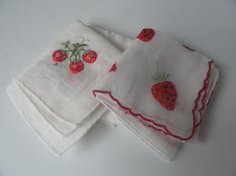 Cute Hankerchief, Strawberry Handkerchief, Cute Handkerchief, Drawing Step, Baba Yaga, Step By Step Drawing, Snakes, Christmas List, Strawberries