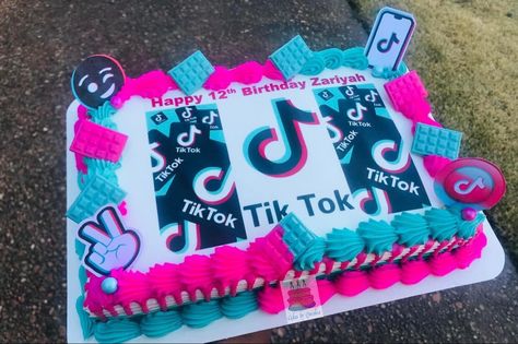 Tiktok Sheet Cake, Tick Tock Birthday Cake, Tiktok Birthday Cake Ideas, Tiktok Cake Ideas, Tik Tok Birthday Cake, Tiktok Cupcakes, Tiktok Birthday Cake, Tiktok Cakes, Square Birthday Cake