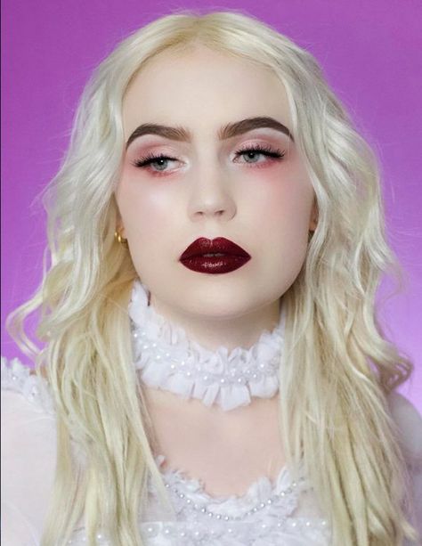 White Queen Alice In Wonderland Makeup, Alice In Wonderland Makeup Halloween, White Queen Makeup, Red Queen Makeup, Female Mad Hatter, White Queen Costume, Inspired Makeup Looks, Alice In Wonderland Makeup, Colorful Costume