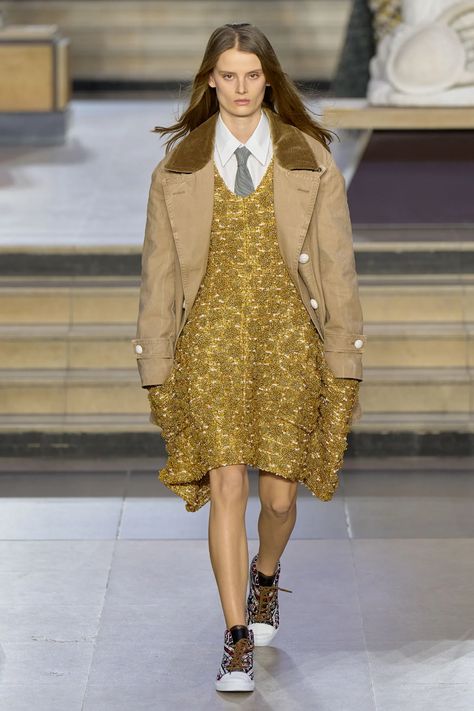 Louis Vuitton Fall 2022 Ready-to-Wear Collection | Vogue Louis Vuitton Fall 2022, Louis Vuitton Dress, Fall 2022, Fashion Show Collection, Couture Collection, Womens Fashion Trends, London Fashion Week, Latest Fashion For Women, Street Style Women