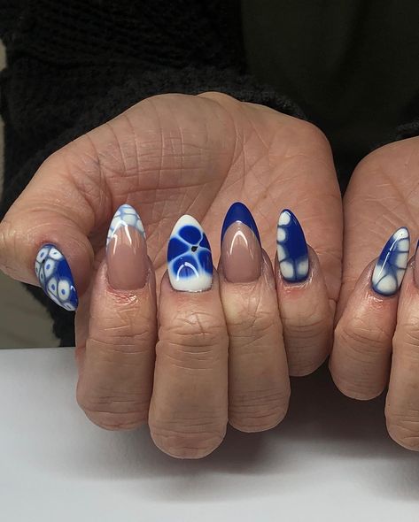 Blue Blooming Nails, Blue Gel X Nail Designs, Nail Inspo Blooming Gel, Nail Designs Blue And White, Blooming Gel Nail Art Ideas, Blooming Gel Designs, Nails Blooming Gel, Blooming Gel Nails, Blooming Nails