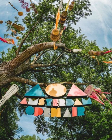 Music Event Decoration Ideas, Festival Gate Entrance, Music Festival Decorations Outdoor, Music Festival Art Installation, Diy Music Festival Decor, School Festival Aesthetic, Festival Photo Op, Diy Festival Decorations, Festival Decorations Outdoor