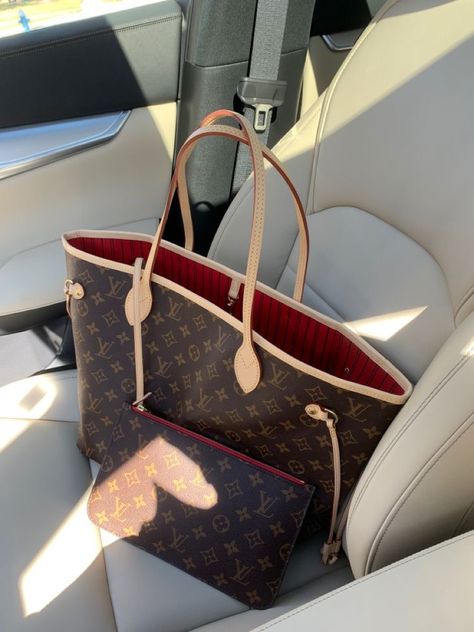 What’s In My Neverfull, Louiviton Bag, Lv Bag Neverfull, Luiviton Bag, Louis Voutin Bags, Louis Viouton Purse, Cute Louis Vuitton Bags, Lv Neverfull Bag, Louis Vuitton Purse Aesthetic