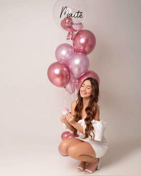 Sweet 16 Studio Photoshoot, Birthday Session Woman, Black And Pink Photoshoot, Balloon Photoshoot Ideas, 25th Birthday Outfit, Adult Birthday Photoshoot, Balloon Boutique, Birthday Balloons Pictures, Quinceanera Photoshoot