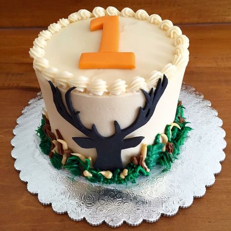 Hunting Theme Smash Cake, Hunting First Birthday Cake, Hunting Cake Smash, Country Birthday Cakes For Men, Simple Hunting Cake, The Big One Hunting First Birthday Cake, Buck Birthday Cake, Buck Themed Birthday Party, One Deer Ful Birthday Cake