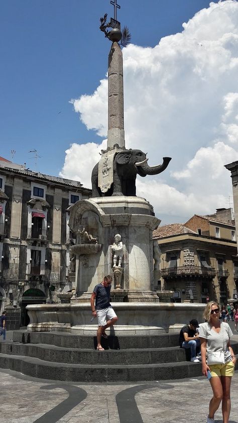 Mariposa And Catania, Catania Sicily Pictures, Piazza Del Duomo, Catania Sicily, Piazza Michelangelo Florence, Florence Piazza Della Signoria, Sicily Italy, Catania, Palermo