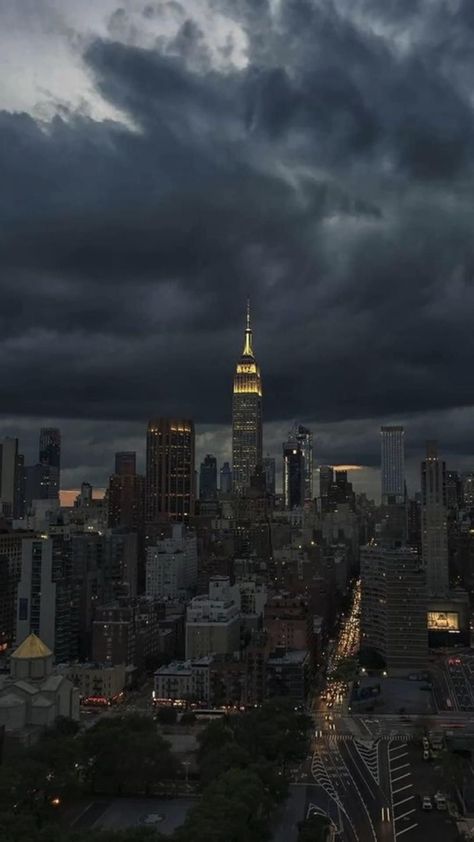 Nyc Background, Aesthetic City View, Nyc Aesthetic Wallpaper, Nyc Wallpaper, City View Night, Rainy City, New York Wallpaper, Usa City, Usa Cities