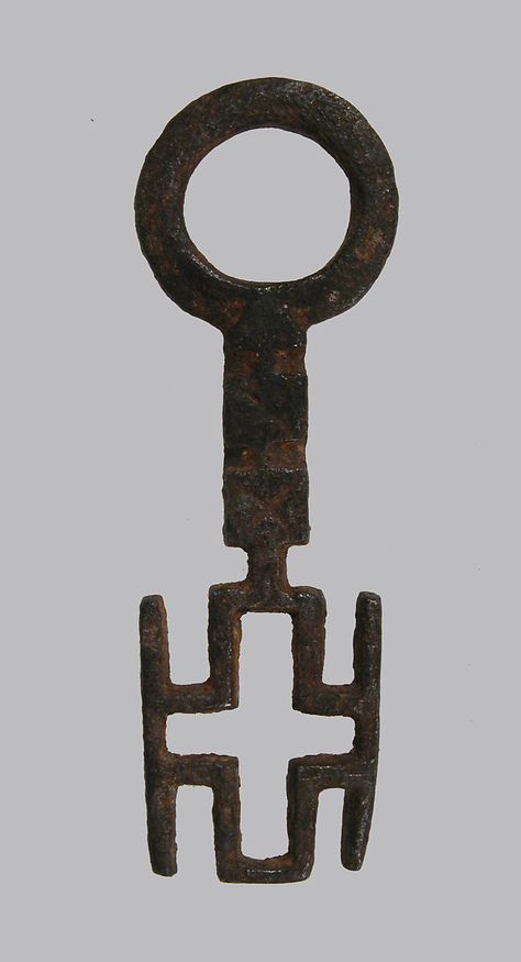 Medieval Logo, Forge Tools, Ancient Key, Antique Shelves, Weird Jewelry, Old Keys, Antique Keys, Wine Brands, Byzantine Art