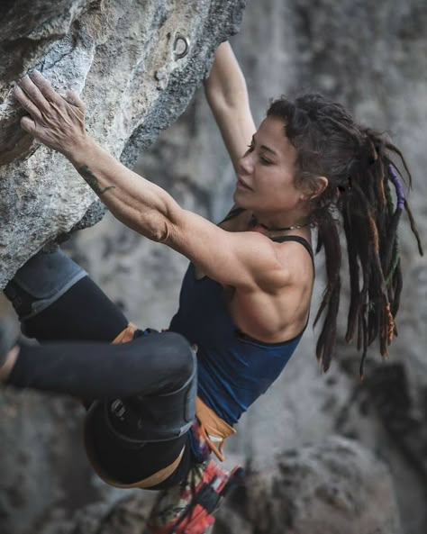 Climb Girls on Instagram: “"Solo" 🧗🏻‍♀️ PC: @erdiyilmaz83” Rock Climbing Aesthetic, Climbing Aesthetic, Rock Climbing Photography, Woman Climbing, Rock Climbing Women, Climbing Workout, Climbing Girl, Human Poses Reference, Human Poses