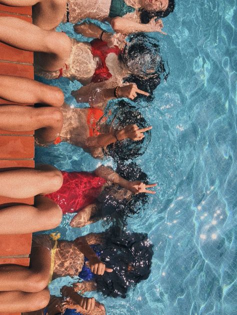 Vsco Pool Pics, Summer Activities Pictures, Summer Beach Friends, Cute Friend Poses, Summer Vsco, Cute Beach Pictures, Pool Images, Ocean Pool, Photos Bff