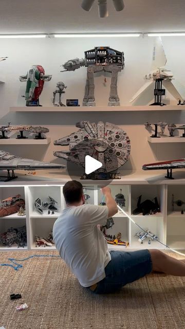 M.J.W.-Bricks | LEGO Star Wars MOCs & UCS on Instagram: "After a long time I finally managed to build my shelves and install my new led lighting!   I am really happy with the result! What do you think, was it worth it?  ______________________________________  Follow @m.j.w._bricks for more MOCs and Content around the topic Lego!  I am very happy if you SHARE it, LIKE it and leave a COMMENT! 🙏🏼  If you don’t want to miss any more of my posts remember to activate the 🔔   ______________________________________  #lego #starwars #legostarwars #ucs #roominspiration #roomupgrade #legoroomupdate #update #shelving #lighting #ultimatecollectorseries #collection #collector #legominifigures #milleniumfalcon #venator #stardestroyer #xwing #imperialshuttle #afol #afolcommunity" Lego Star Wars Display Shelves, Ways To Display Legos, Large Lego Display Ideas, Action Figure Room, Lego Star Wars Display Ideas, Lego Display Room, Lego Room Display, Lego Shelf Ideas, Lego Display Ideas Adult