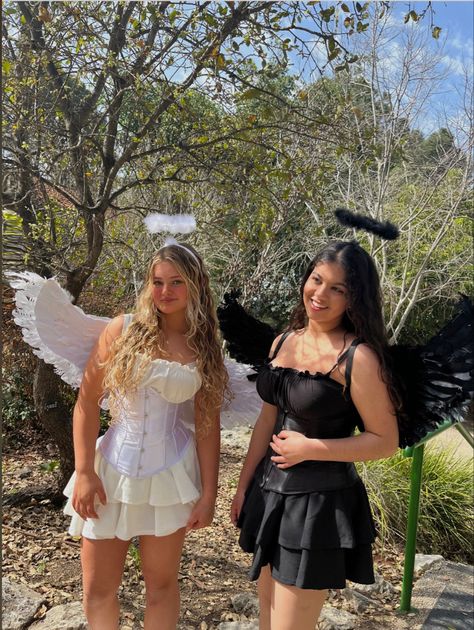 #costume #costumeidea #costumes #couplescostume Angel Duo Costume, Simple Halloween Costumes Duo, Black And White Angel Costume, Duo Outfits Costumes, Halloween Costumes Duos, Duos Halloween Costumes, 3 Halloween Costumes, Black Angel Costume, Halloween Costumes 2023