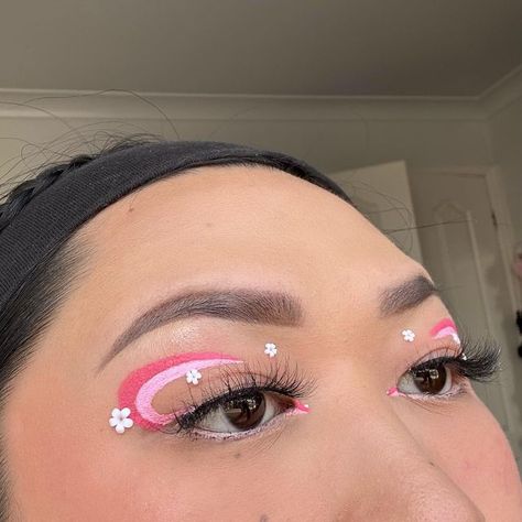 Makeup Looks With Pink Eyeliner, Hot Pink Eyeliner Makeup, Pink Liner Makeup Looks, Barbie Graphic Eyeliner, Barbie Eyeliner Ideas, Pink Graphic Liner Hooded Eyes, Glisten Cosmetics Looks, Wet Liner Makeup, Glisten Cosmetics Wet Liner