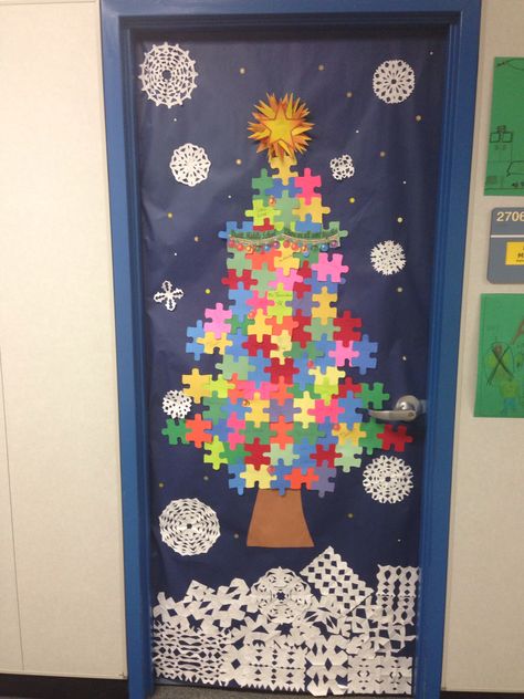 Special Needs Door Decorations, Science Decoration Ideas, Christmas Classroom Door Decorations, Winter Classroom Door, Thanksgiving Door Decorations, Classroom Door Decorations, Winter Bulletin Board, Door Decorations Classroom Christmas, Classroom Christmas Decorations