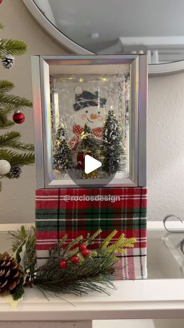 66K likes, 156 comments - rociosdesign on September 10, 2023: "Christmas Snow Globe DIY. Decorate your home this season with this super easy and affordable DIY from Dollar Tree". Rocio Ruiz Home Decor, Snow Globe Diy, Christmas Snow Globes Diy, Globe Diy, Snow Globe Crafts, Dollar Store Christmas Crafts, Christmas Snow Globe, Christmas Decorations Diy Crafts, Diy Snow Globe