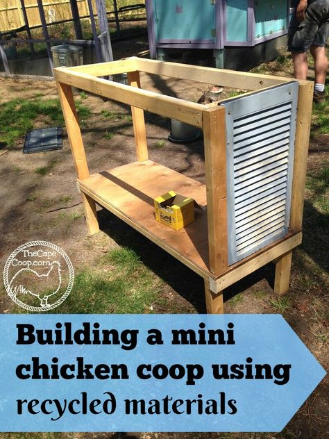 How to make a mini chicken coop with recycled materials Mini Chicken Coop, Raising Turkeys, Raising Chicks, Diy Chicken Coop Plans, Chicken Owner, Backyard Poultry, Diy Chicken, Coop Plans, Building A Chicken Coop