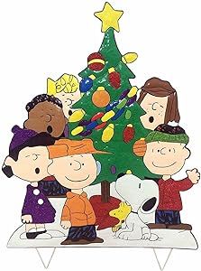 Charlie Brown Christmas Decorations, Peanuts Gang Christmas, Halloween Yard Signs, Tree Christmas Decoration, Outdoor Christmas Decor, Charlie Brown Halloween, Christmas Yard Art, Lawn Art, Peanuts Characters