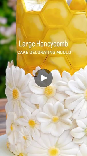 Honeycomb Cake Decoration, Nature Cake, Bee Cupcakes, Honeycomb Cake, Bee Cookies, Summer Book Club, Bee Cakes, Garden Cakes, Spring Cake