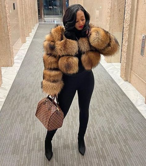 Fur Mink Coat, Big Coats Outfit Black, Fur Coat Outfit Black Women, Mink Coats Outfit, Short Fur Coat Outfit, Fur Coat Outfits, Faux Fur Coats Outfit, Short Fur Coat, Fur Vest Outfits