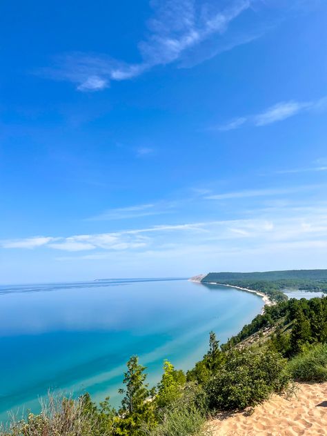 Michigan Traverse City, Traverse City Michigan Aesthetic, Traverse City Aesthetic, Traverse City Bachelorette Party, Northern Michigan Aesthetic, Tom Lake, Michigan Beach Towns, Midwest Vacations, Ultimate Summer Bucket List